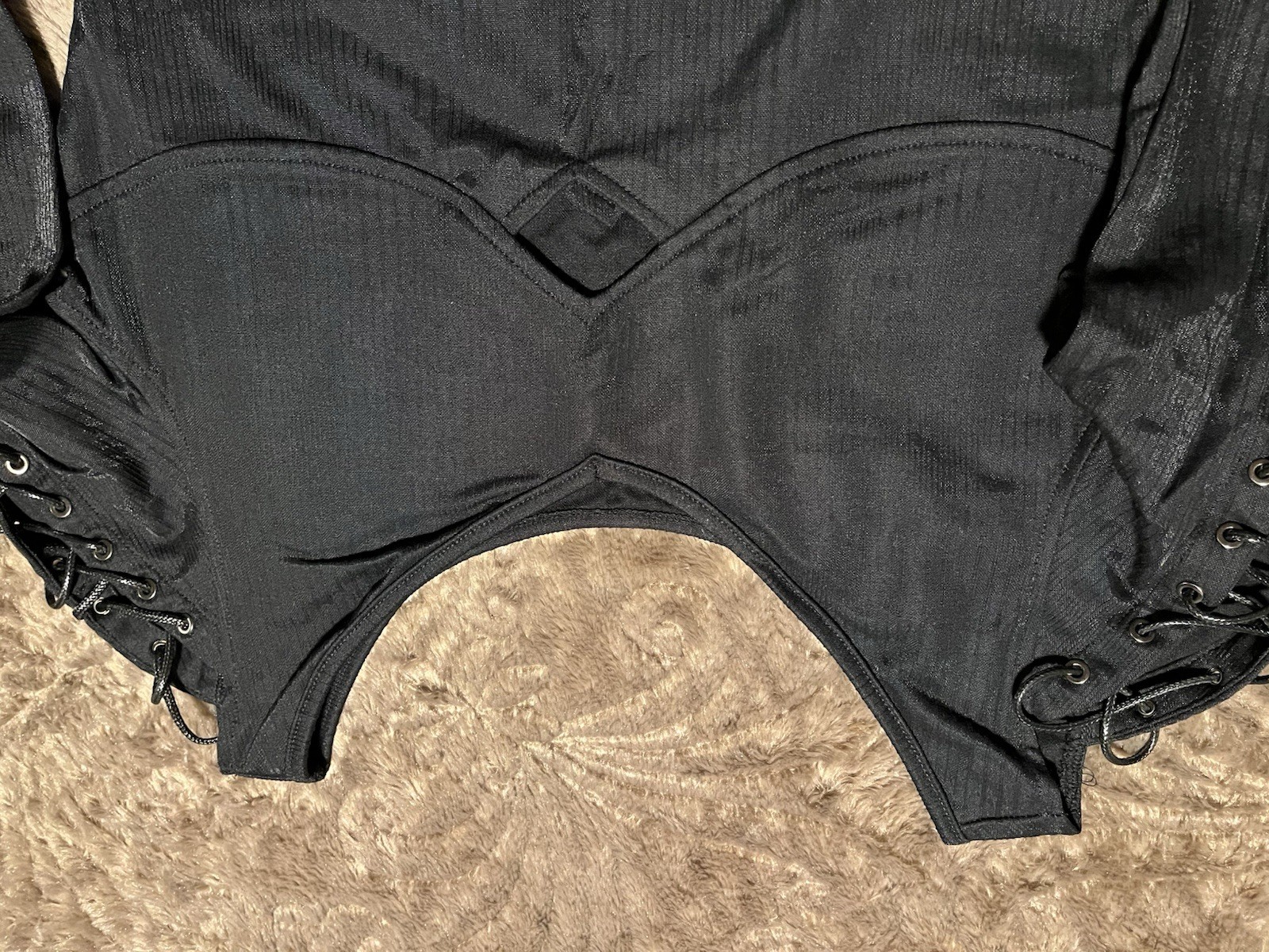 punk rave Brand, Ribbed Pattern, Silky Feel, Laced Sleeve Top. Cropped Style