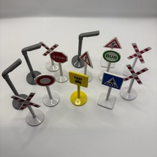 Wooden Train Track Road Signs & Crossing Set Brio Compatible