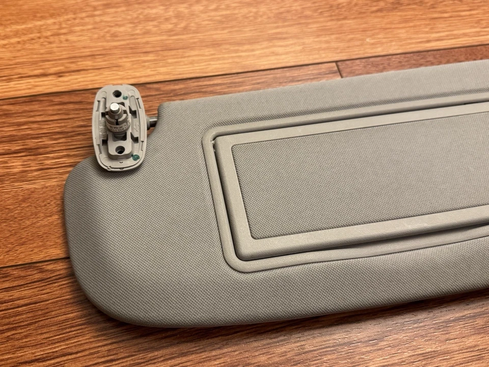 Parasol izquierdo conductor gris OEM 2007-2013 Mercedes-Benz W221 S550 CL550 S400  Foto 3 de 4