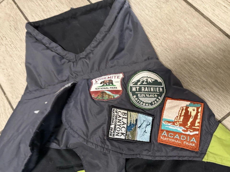 Hurtta Houndtex Dog Parka 26” (65cm) com adesivos Yosemite, Mt. Rainier, Blk Cyn - Imagem 4 de 4