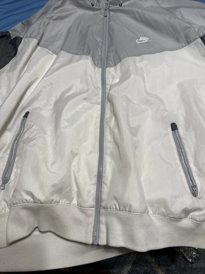 Chaqueta Nike Sportswear Windrunner para Hombres M Gris Blanco Con Capucha Correr Cremallera Completa 3XL Foto 2 de 3