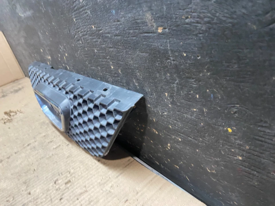 Parrilla delantera superior Ford Mustang 1999 a 2004 OEM V4178 DG Foto 2 de 4