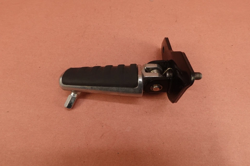 2014 11-17 Triumph SPEEDMASTER Front Left Foot Peg Rest Step - Image 3 of 4