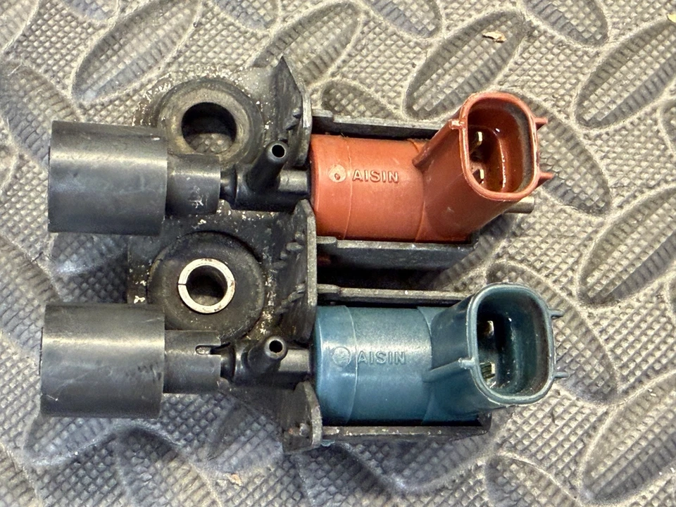 92-98 OEM Suzuki Swift Geo Metro EGR FPR Vacuum Solenoid Purge Valve VSV - Image 2 of 4