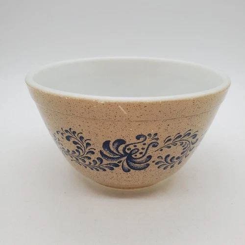 Vintage PYREX “Homestead” 401 Mixing Bowl Beige/Blue 1-1/2 Pint 750ml