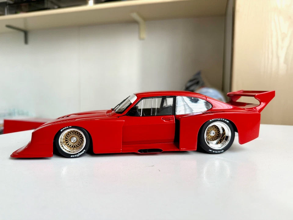 BMINICHAMPS 100798600 FORD CAPRI TURBO GR5 ROSSO 1979 1/18 - Immagine 2 di 4