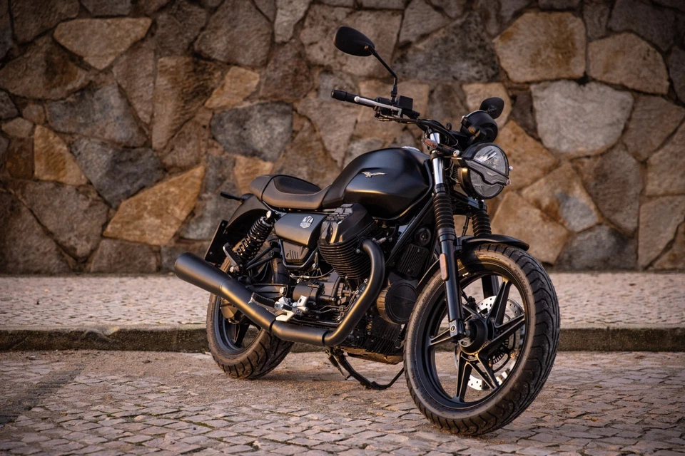 NEW 2024 MOTO GUZZI V7 850 STONE - Imagem 2 de 4