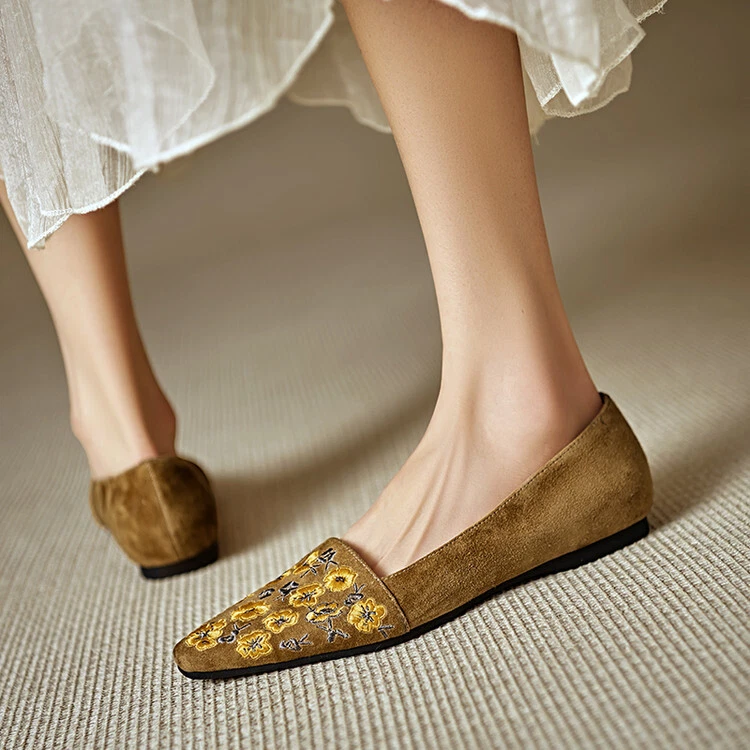 Zapatos planos sin cordones de cuero de gamuza real bordados florales con punta en punta para mujer Foto 3 de 4