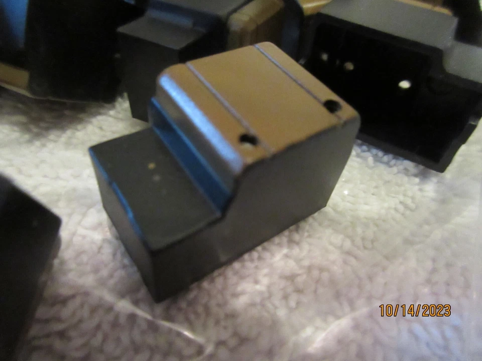 NUEVO - LOTE DE PIEZAS consola central semirremolque escala 1/30 TONKIN personalizado construcciones Foto 2 de 2