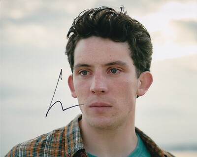 JOSH O'CONNOR signed Autogramm 20x25cm THE CROWN in Person autograph COA