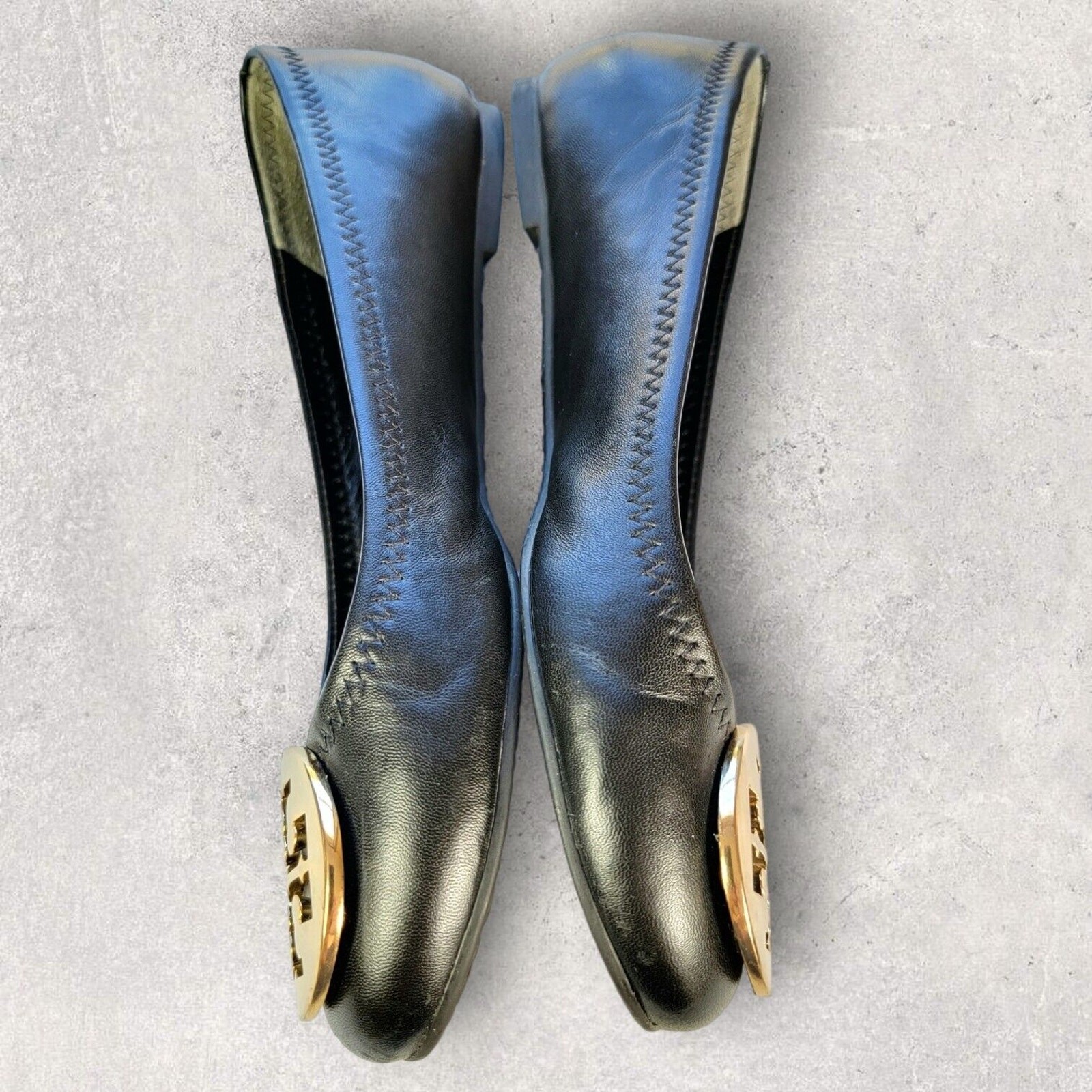 Tory Burch Womens Black Leather Ballet Flats Shoes 5.5 Slip On Gold Logo Travel thumbnail 6