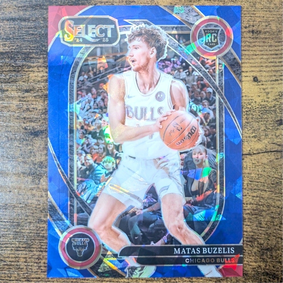 Matas Buzelis 2024-25 Panini Select Courtside Blue Cracked Ice RC #277 Bulls
