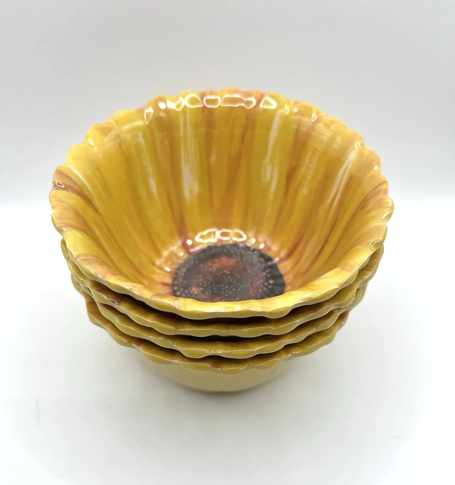 Cuatro cuencos de melamina de girasol The Farmhouse Rachel Ashwell Foto 2 de 4