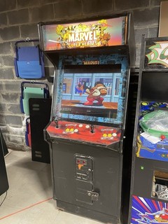 MARVEL SUPER HEROES ARCADE MACHINE by CAPCOM 1995 (Works Great) RARE