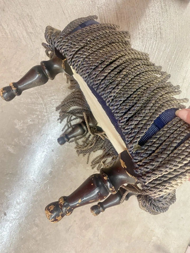 Banqueta vintage monograma ponta de agulha lã retangular CottageCore franja dourada - Imagem 3 de 4