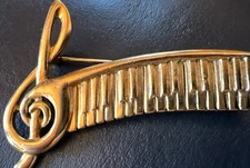 Vintage Treble Clef Piano Keyboard Signed AJC Brooch Pin Vintage Gold Tone Music