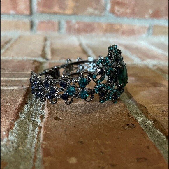 Gorgeous Statement Bracelet - image 5