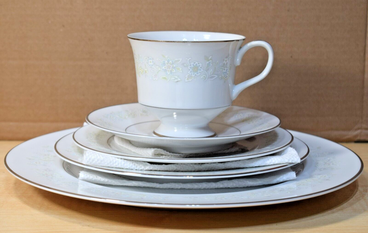 【Sango☆】 Sango Quadrille Black Lilies Four Square Dinner Plates Four Square