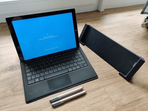 Microsoft Surface Pro 3 + Tastatur + Docking Station, i5, 8GB RAM, 256GB SSD