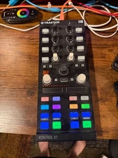 Native Instruments TRAKTOR Kontrol X1 MK2 DJ Controller
