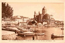 Saint-Raphael Var Le Port et lEglise