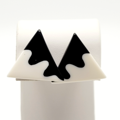 Black with Creamy Vanilla Triangle Pyramid Squiqqle Waves 1980s Pierced Earrings - Picture 8 of 24