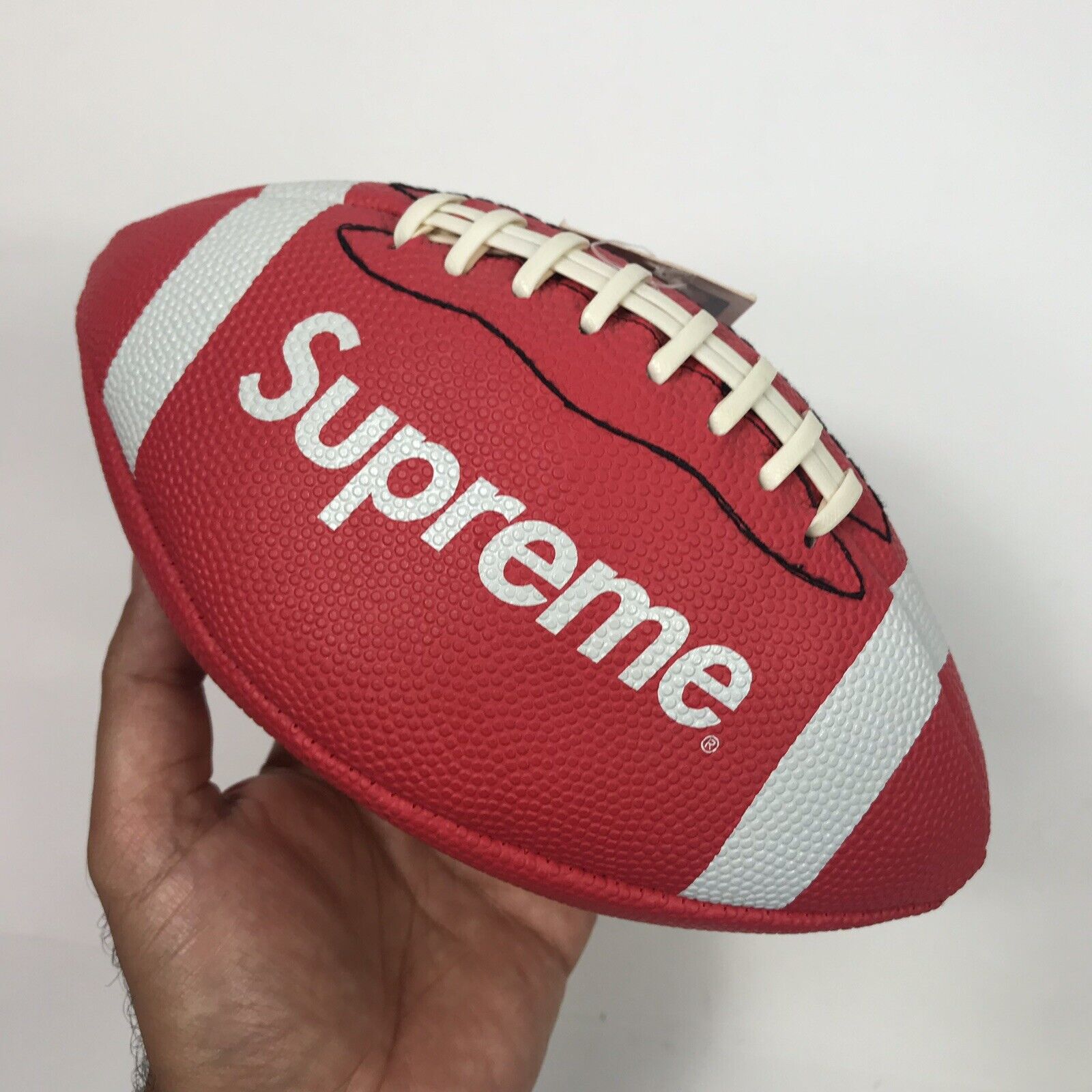 ボックスロゴsupreme wilson ラグビーボール インテリア　BOX　小物　赤