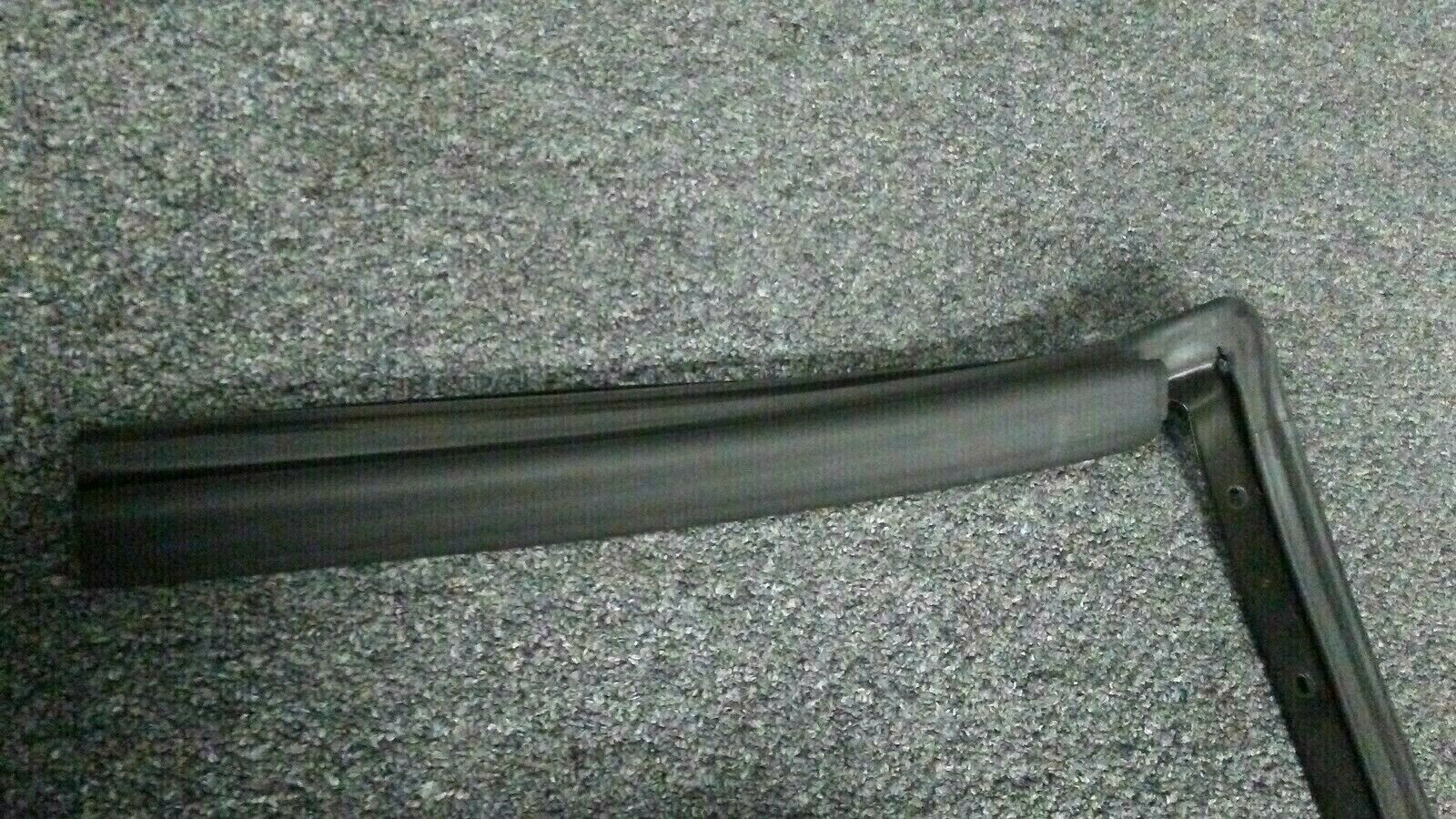 Maserati GranTurismo GranCabrio convertible outer top front rubber seal 83468000
