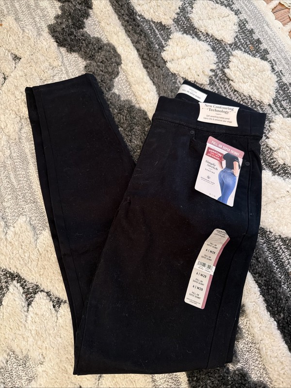 Levi Signature Womens Super Skinny Jeans Sz 6/28 Black  Pull-On Leggings NWT