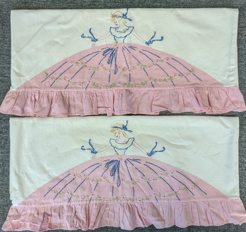 Vtg 1950s Southern Belle Embroidered Pillowcases Ruffled Hem Cottagecore Shabby
