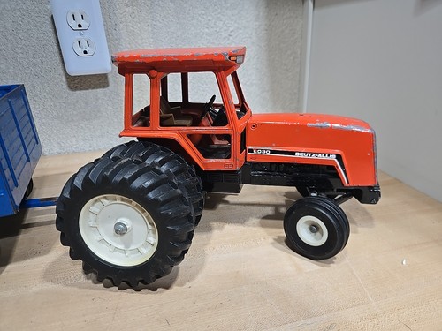 Vintage 80s ERTL DEUTZ ALLIS 8030 Farm Tractor 1/16 + The Big Blue Field Trailer - Picture 2 of 17