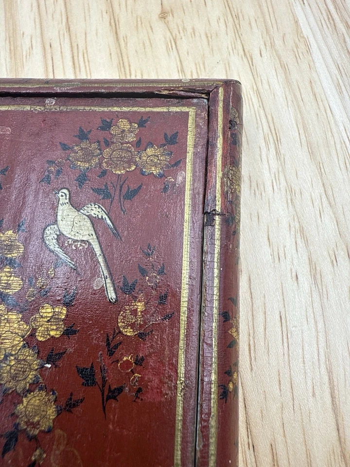 Antiga caixa de madeira lacada pintada à mão – Pássaros e design floral - Imagem 3 de 4