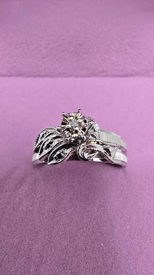 14k gold wedding band set with diamond new in case w/ 2 interlocking pieces - Image 2 of 4