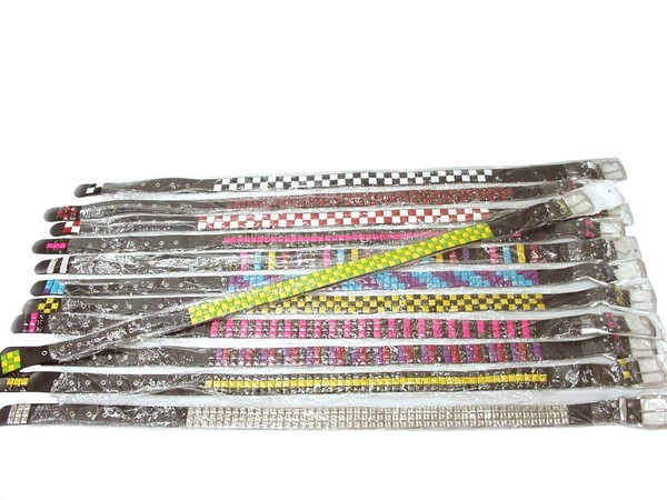 (33891) CINTURON POLIPIEL CUADROS PLASTICO RELIEVE COLORES VARIADO