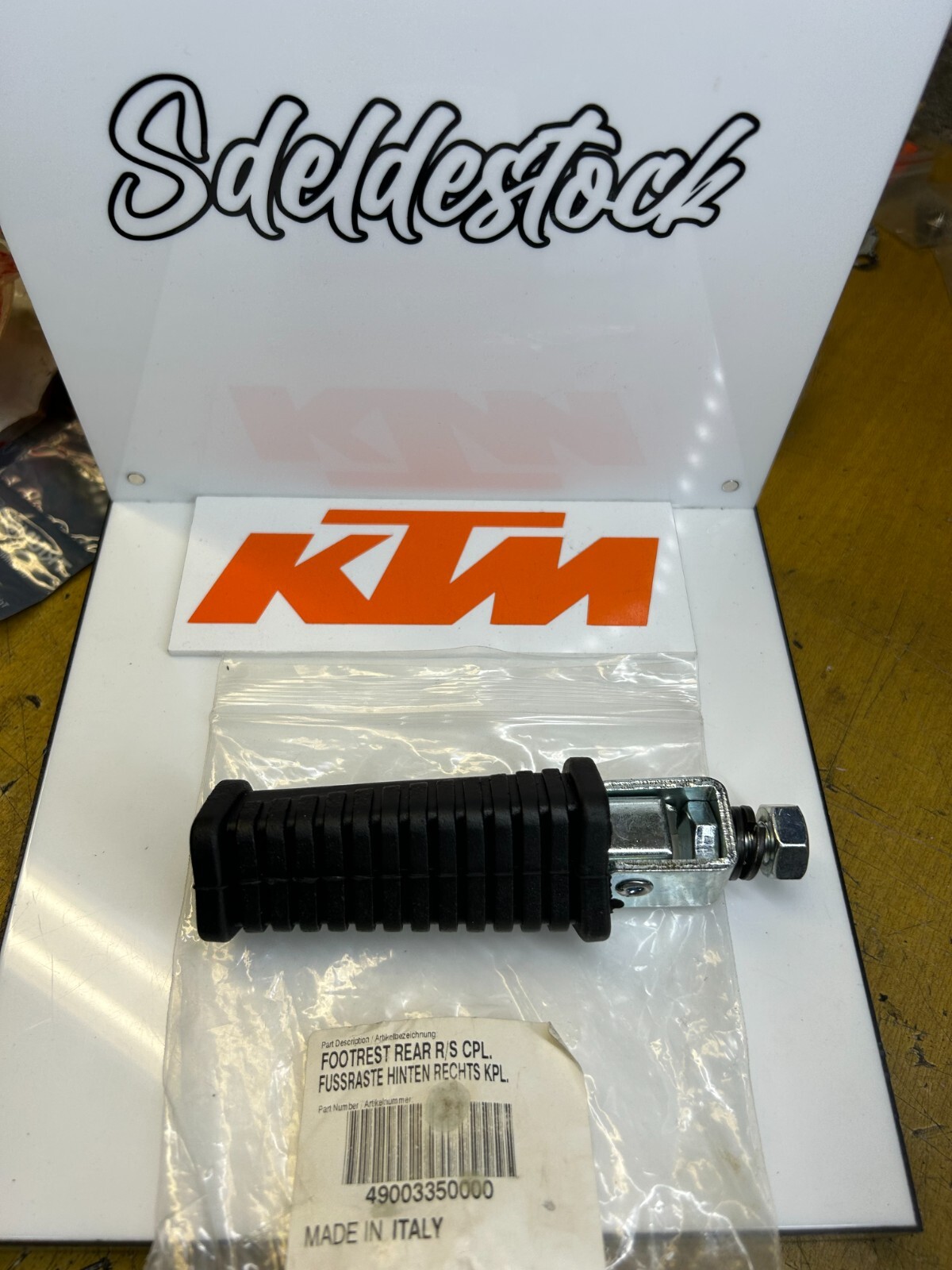 Repose-pied arrière droit KTM 49003350000 pour moto Duke et EXC