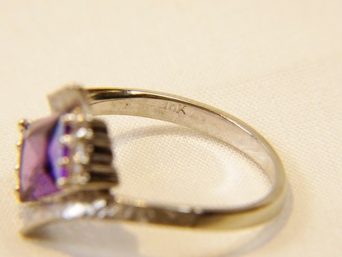 Beautiful 10K White Gold 1.75 ct Amethyst Bypass Textured Sz 5 Dinner Ring - Picture 10 of 12