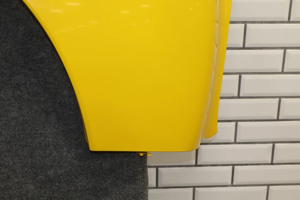 03-06 Chevy SSR LH Left Driver Front Fender Slingshot Yellow (79U) *Dented* Foto 3 de 4