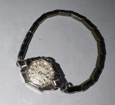 Vintage International Geneva Ladies Wristwatch  Working!