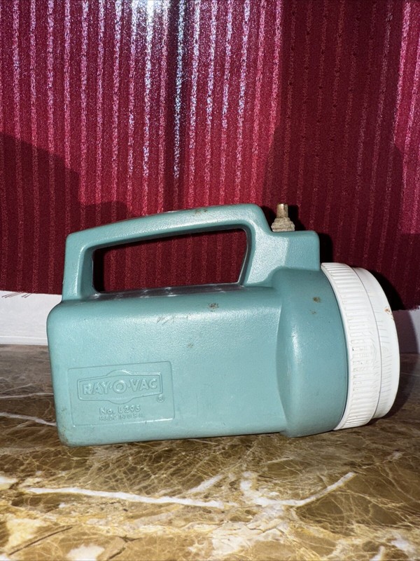 Vintage Ray-O-Vac Lantern Flashlight (No. L295)-USA 
