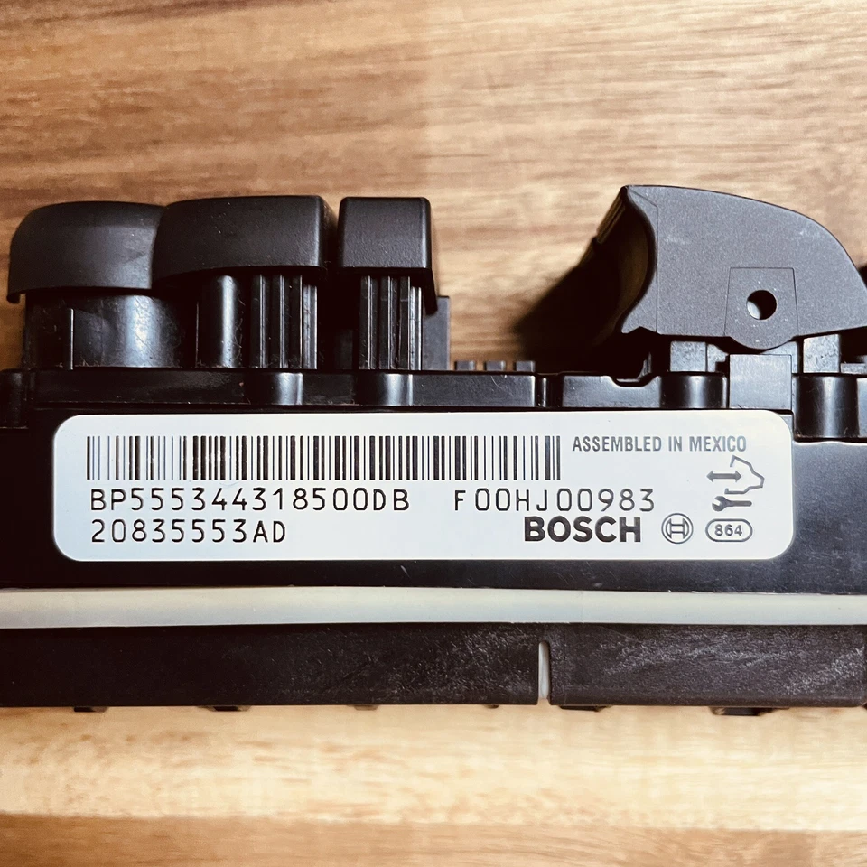 Interruptor de puerta BOSCH PN 20835553AD OEM 2008-13 Chevrolet Silverado 1500 Foto 2 de 4