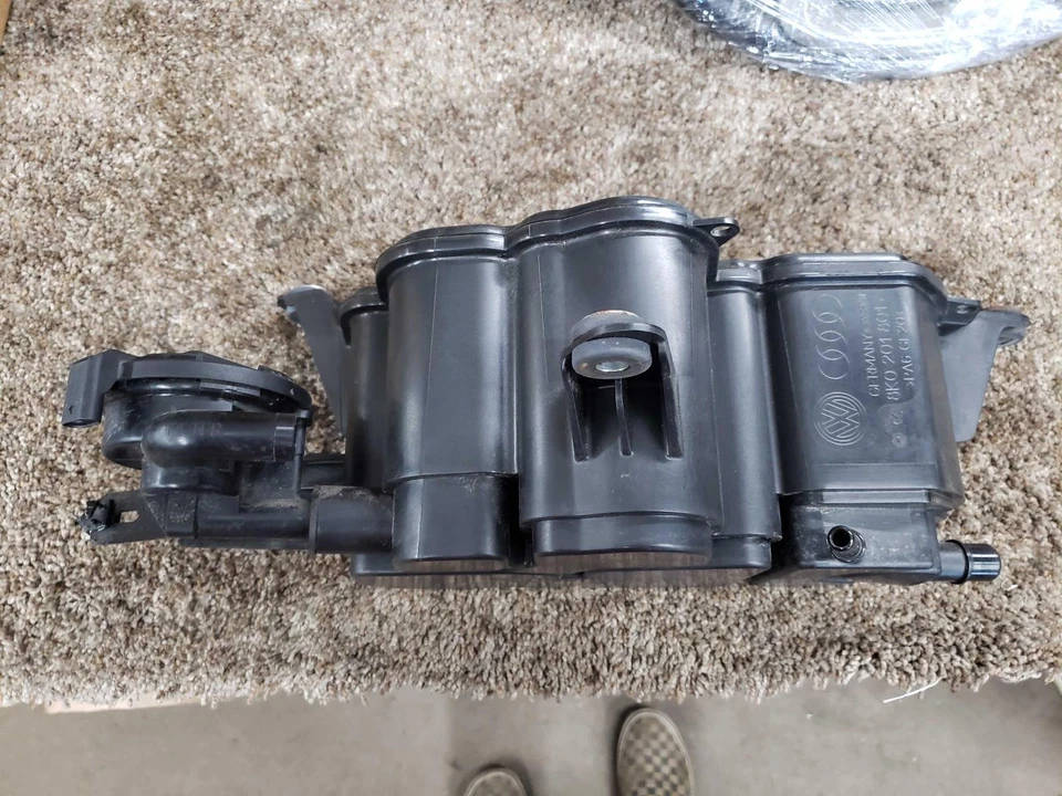 Porsche Macan 2017 bote de evaporación de vapor de combustible ID# 8K0201801C Foto 2 de 4