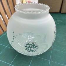 Paralume vintage in vetro opaco con motivo Fleurs De Lys e piano scanalato