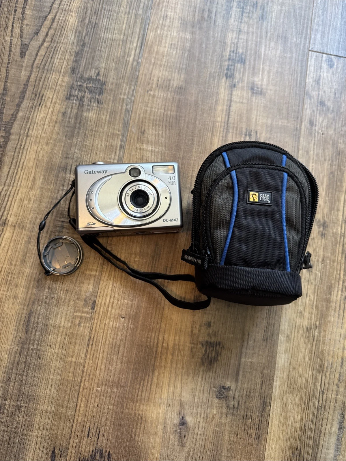 Vintage Gateway DC-M42 4.0MP Digital Camera w/ Case Logic Case Lens Cap” Works