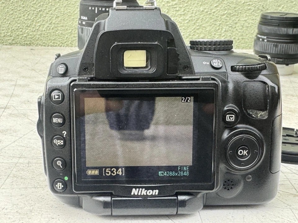 Nikon D5000 Digital SLR Camera BUNDLE + 3 Lens Batteries Cables Box SD CARD work - Image 2 of 4