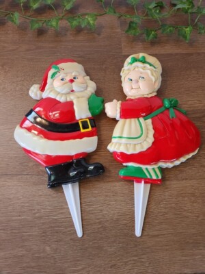 Vintage Plastic Santa Claus & Mrs. Claus Christmas Yard Lawn Stake Decoration