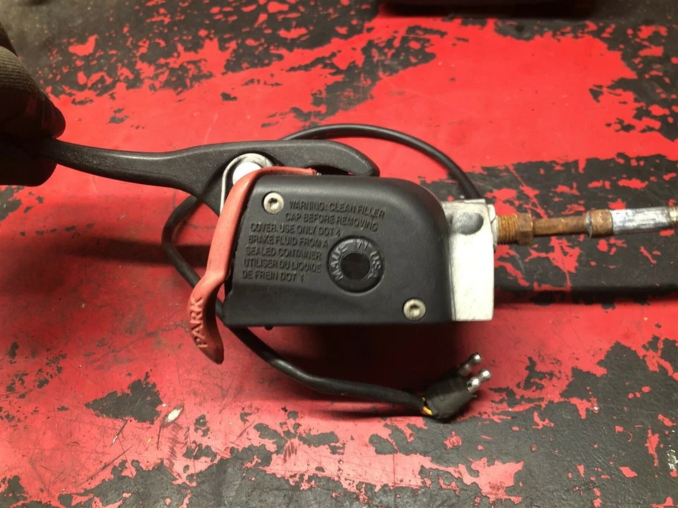 Cilindro maestro de freno Polaris 600 IQ Shift Rush RMK Switchback Indy 800 08 09-19 Foto 2 de 3