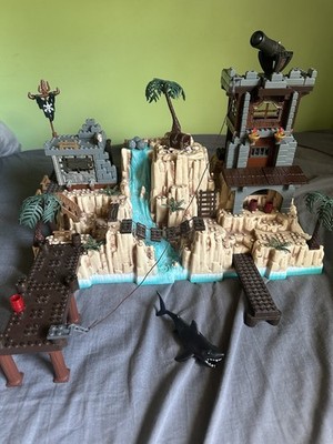Mega Bloks Pyrates Battle For Treasure Island With Original Instructions