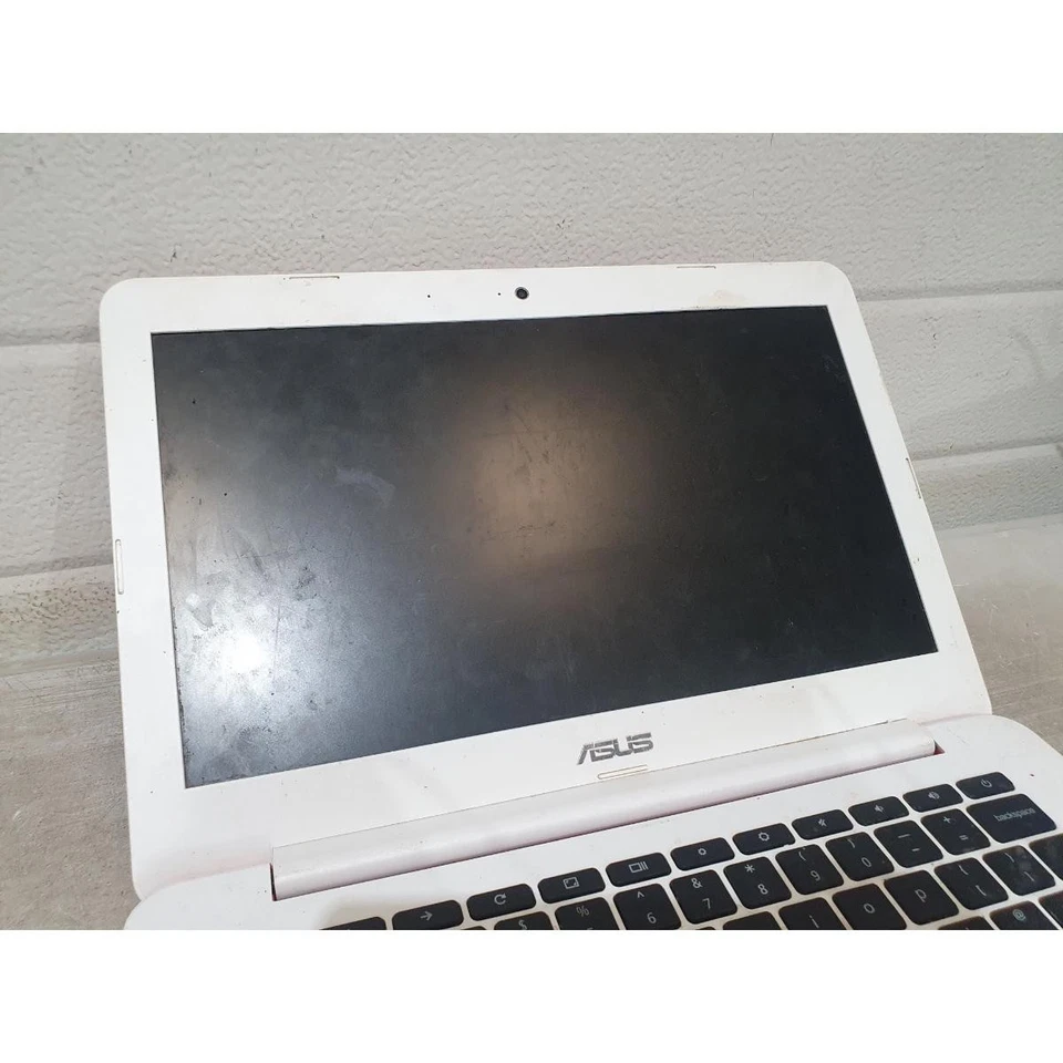 Asus Chromebook C300 Chrome OS Laptop Red & White 13.3" Display HDMI - For Parts - Image 3 of 4