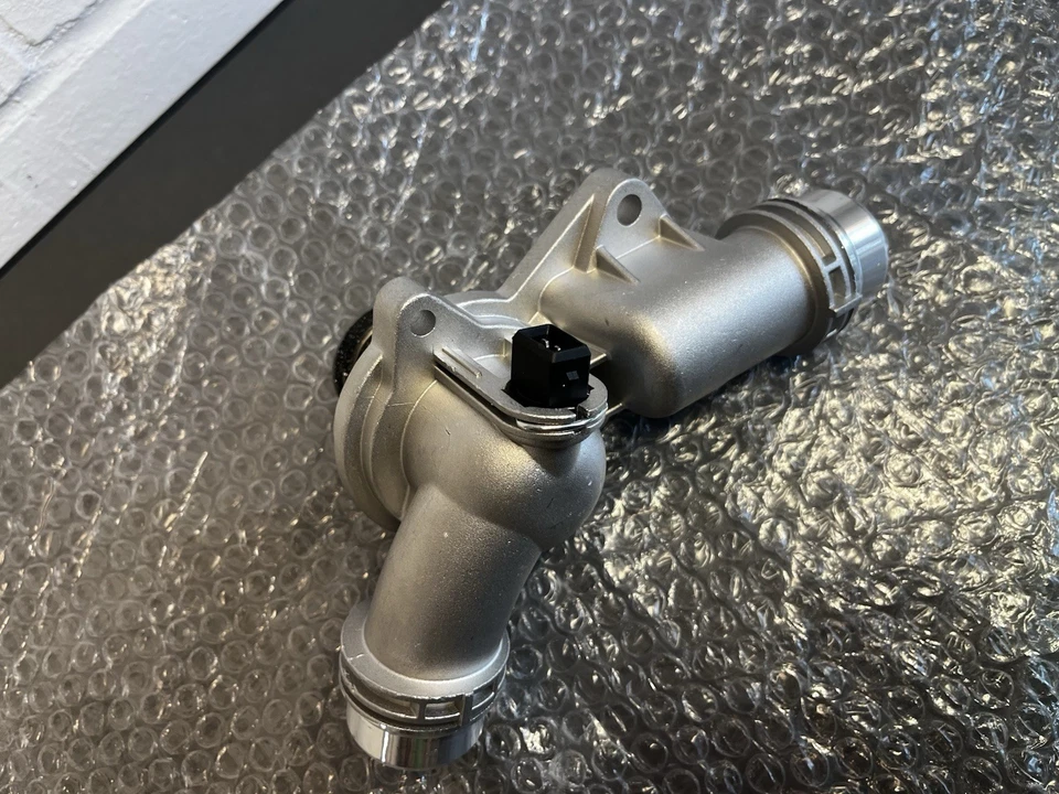 BMW E46 E39 E53 E83 Z3 Z4 323i 325i 330i 530i Aluminium Thermostat 11531437 - Image 2 of 4