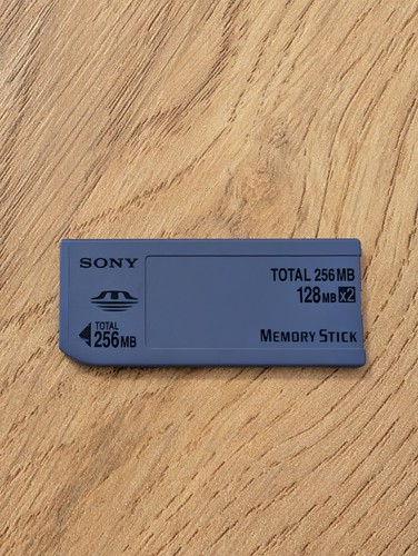 Schede di memoria Sony per fotocamere e videocamere con 128 GB di
